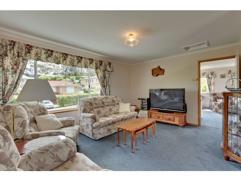 2 Honeysuckle Drive, Blackmans Bay TAS 7052