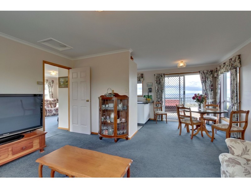 2 Honeysuckle Drive, Blackmans Bay TAS 7052