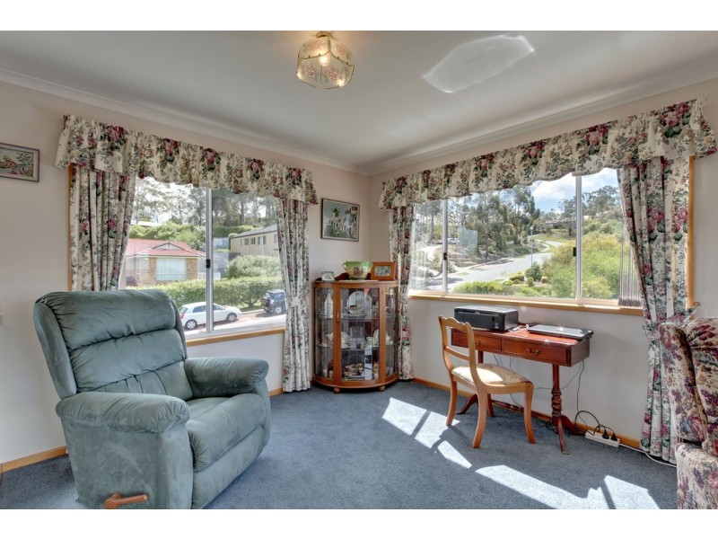 2 Honeysuckle Drive, Blackmans Bay TAS 7052