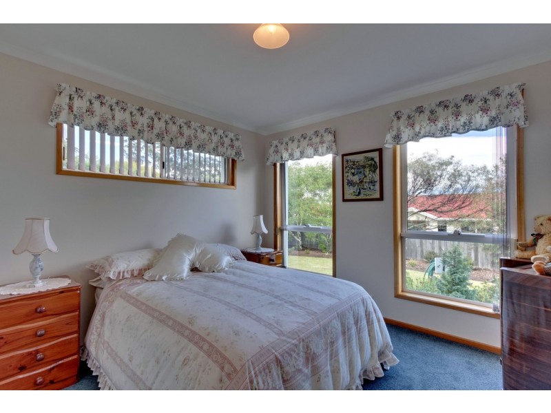 2 Honeysuckle Drive, Blackmans Bay TAS 7052