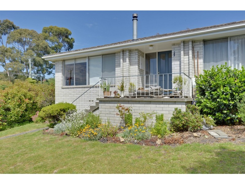 24 Tarana Road, Blackmans Bay TAS 7052