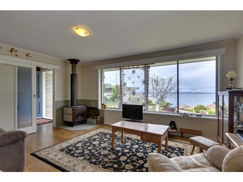 24 Tarana Road, Blackmans Bay TAS 7052