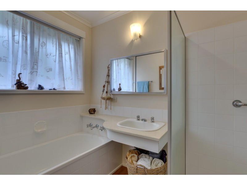 24 Tarana Road, Blackmans Bay TAS 7052