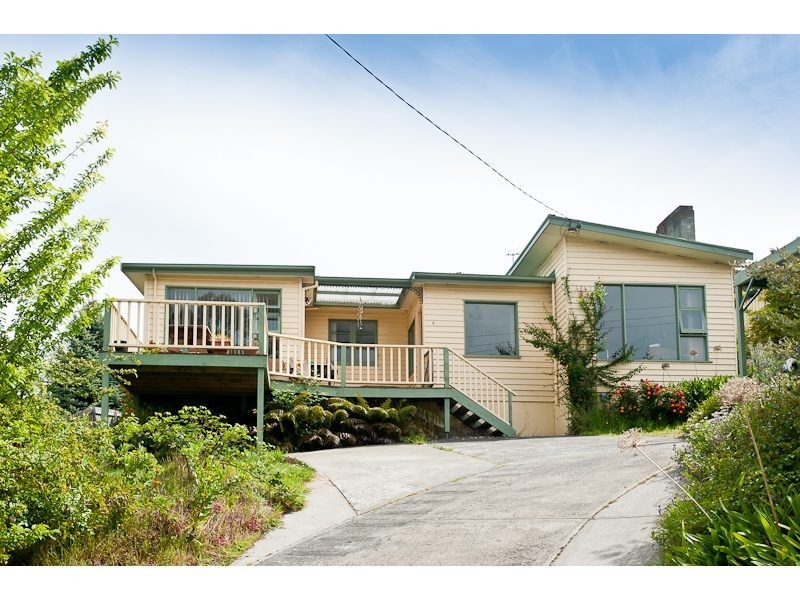 8 Auburn Road, Kingston Beach TAS 7050