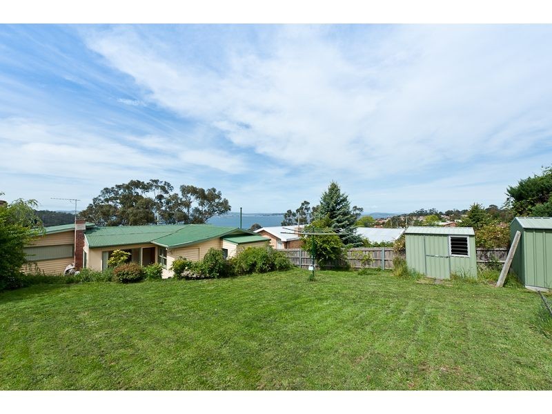 8 Auburn Road, Kingston Beach TAS 7050