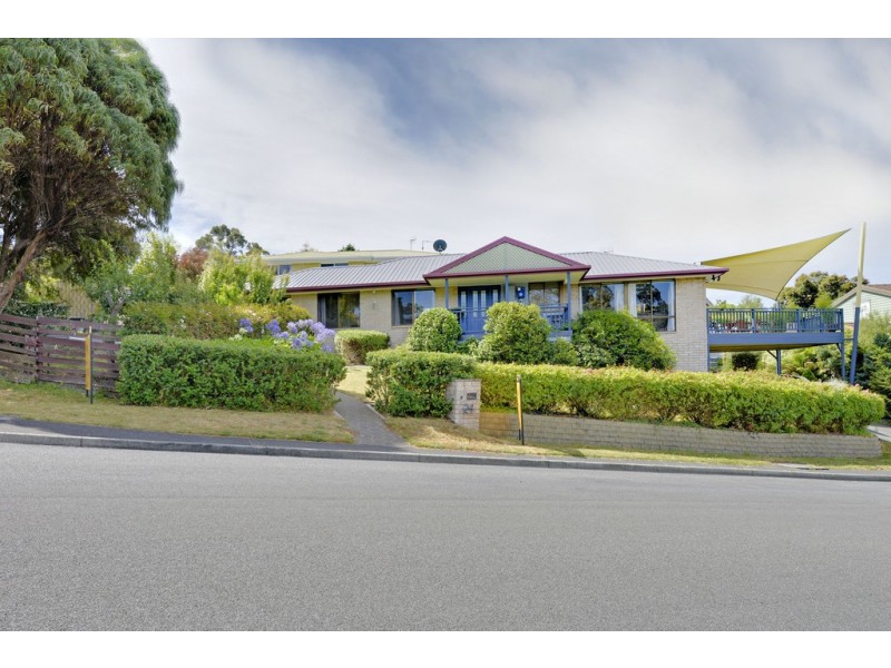 24 Calder Crescent, Blackmans Bay TAS 7052