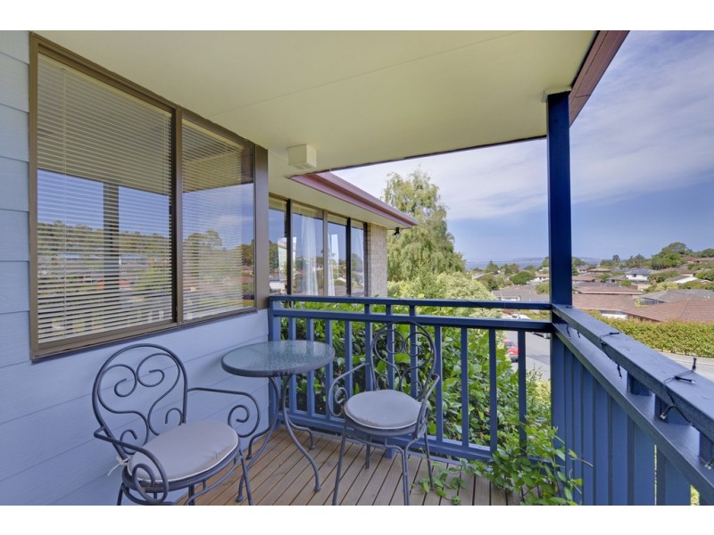 24 Calder Crescent, Blackmans Bay TAS 7052