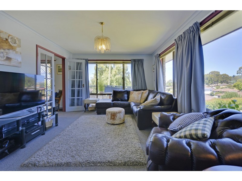 24 Calder Crescent, Blackmans Bay TAS 7052