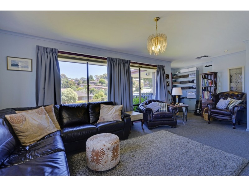24 Calder Crescent, Blackmans Bay TAS 7052