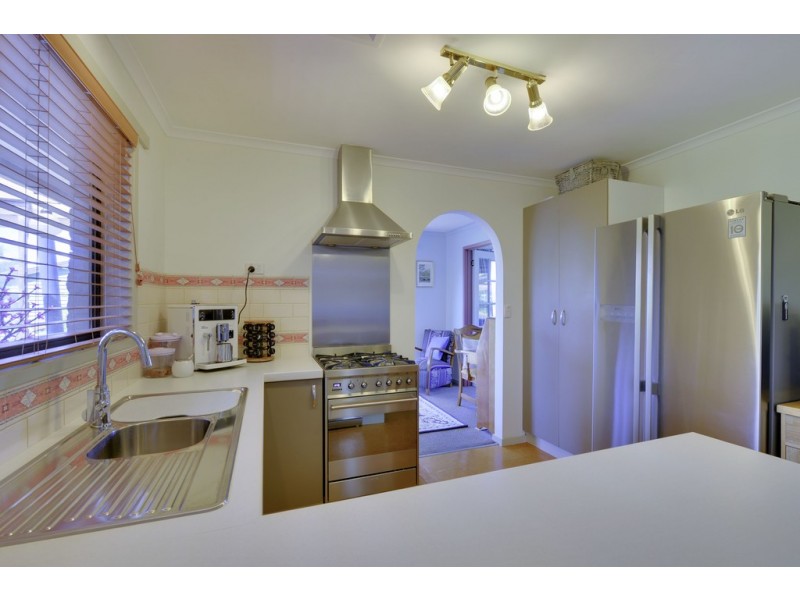 24 Calder Crescent, Blackmans Bay TAS 7052