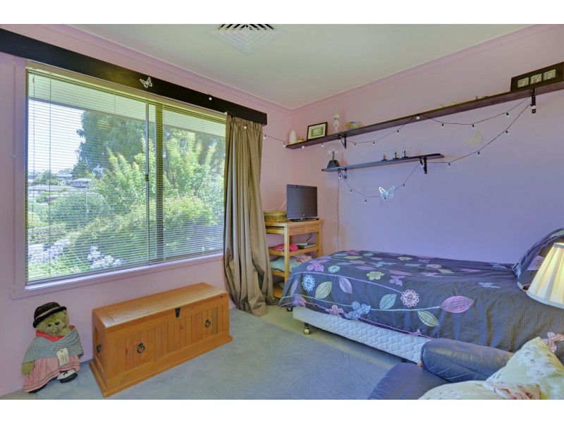 24 Calder Crescent, Blackmans Bay TAS 7052