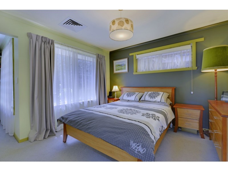 24 Calder Crescent, Blackmans Bay TAS 7052