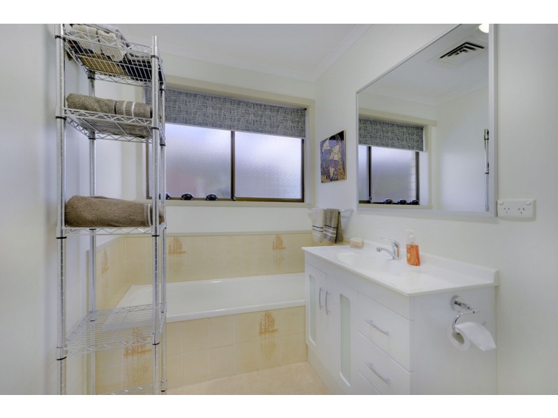 24 Calder Crescent, Blackmans Bay TAS 7052