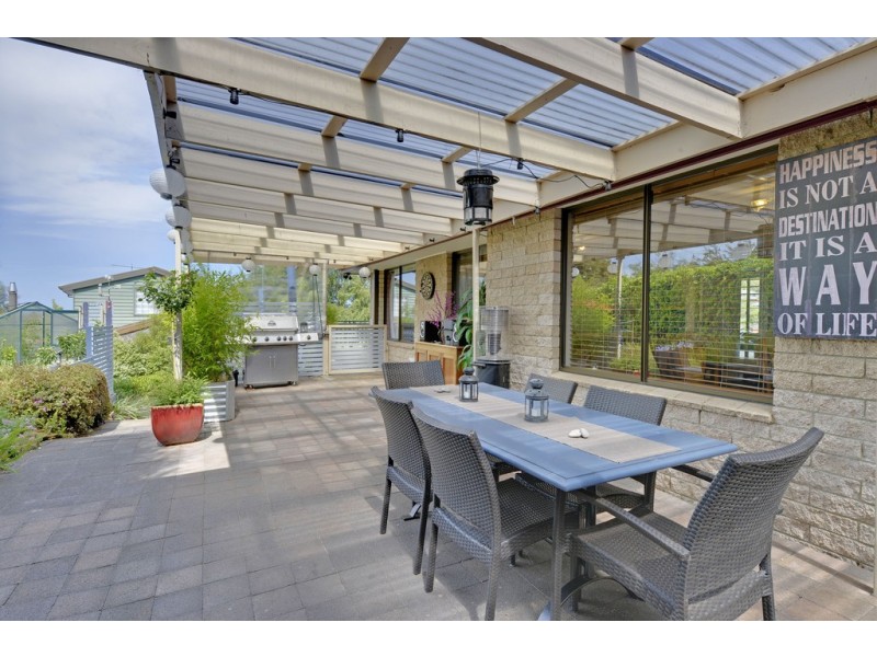 24 Calder Crescent, Blackmans Bay TAS 7052