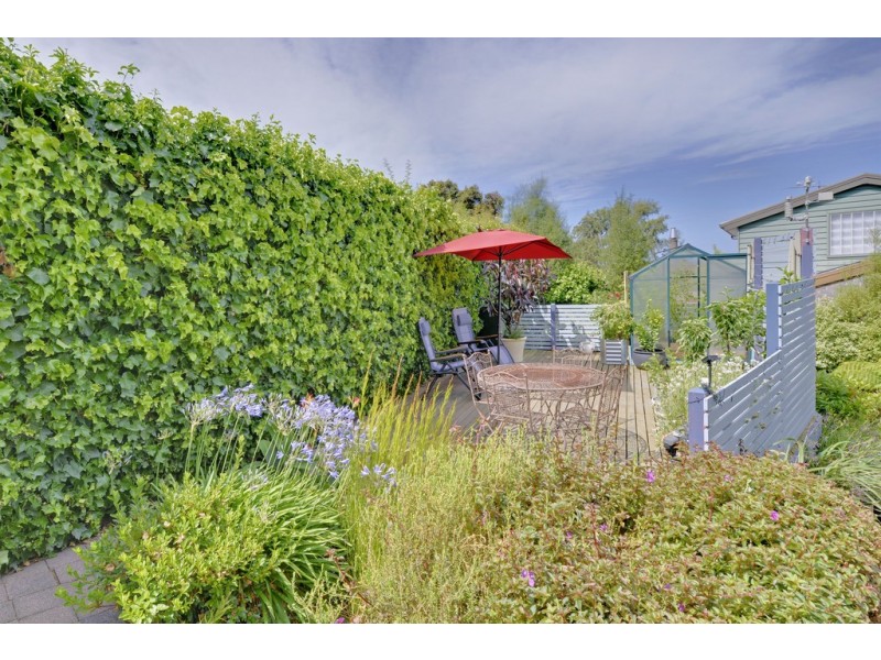 24 Calder Crescent, Blackmans Bay TAS 7052