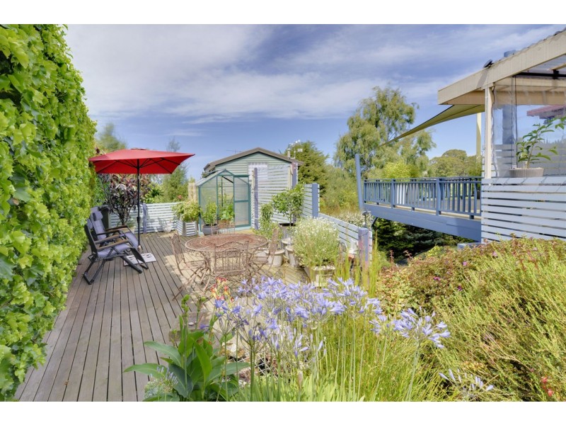 24 Calder Crescent, Blackmans Bay TAS 7052