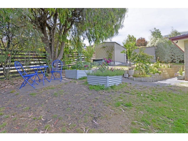 24 Calder Crescent, Blackmans Bay TAS 7052