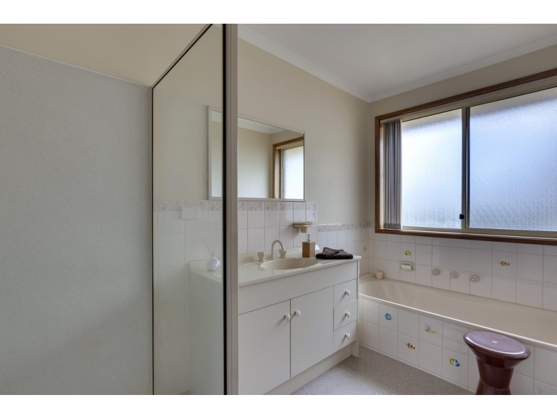 25 Adelong Drive, Kingston TAS 7050