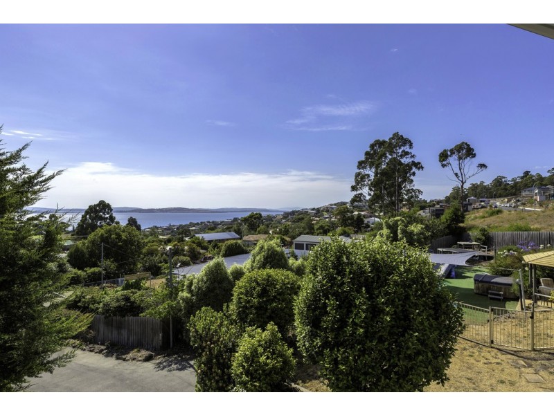 23 Tinderbox Road, Blackmans Bay TAS 7052