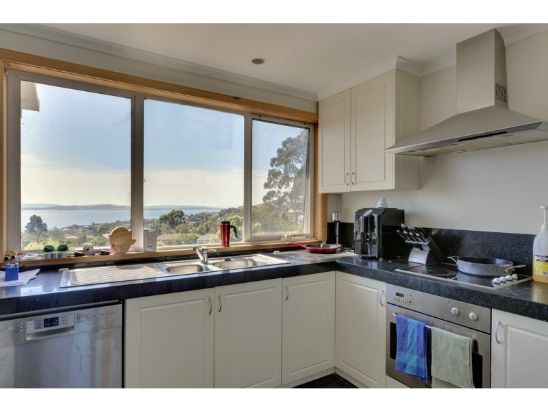 23 Tinderbox Road, Blackmans Bay TAS 7052