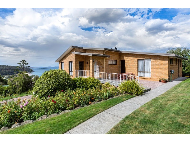 18 Auburn Road, Kingston Beach TAS 7050
