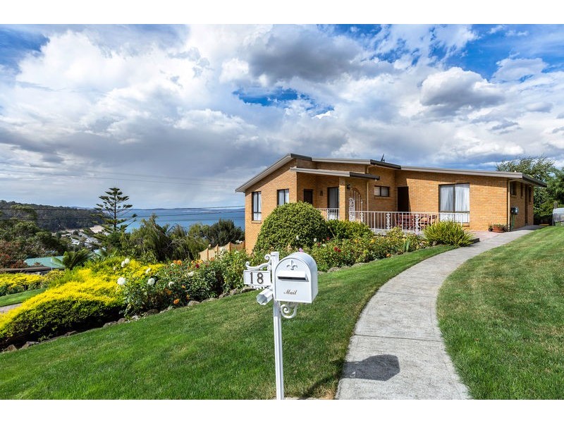 18 Auburn Road, Kingston Beach TAS 7050