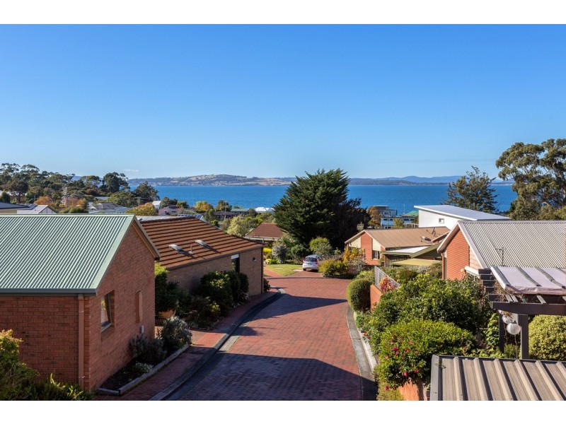 10/180 Roslyn Avenue, Blackmans Bay TAS 7052