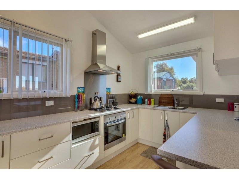 10/180 Roslyn Avenue, Blackmans Bay TAS 7052