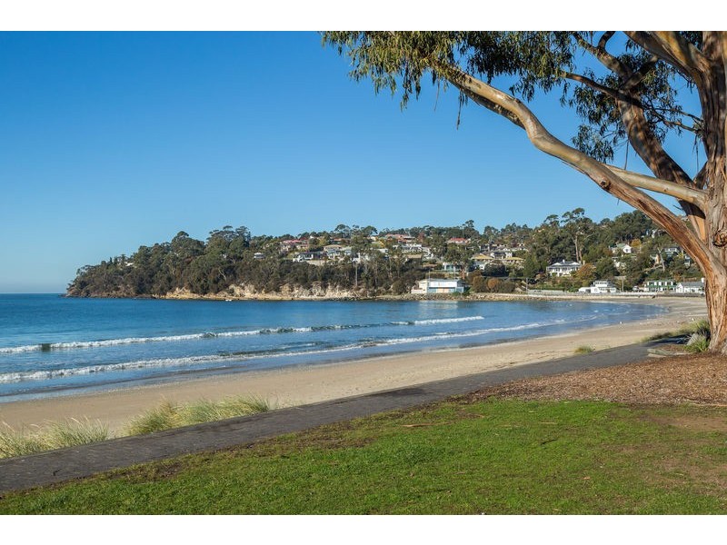 54 Beach Road, Kingston Beach TAS 7050