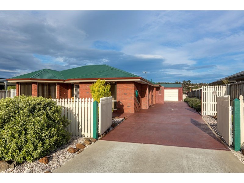 7 Queens Parade, Kingston TAS 7050
