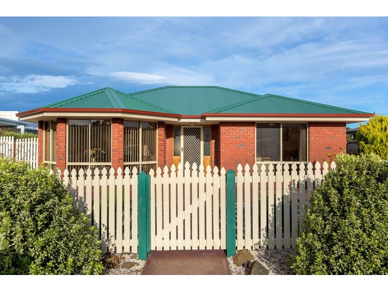 7 Queens Parade, Kingston TAS 7050