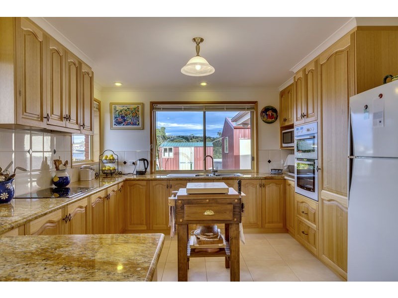 7 Queens Parade, Kingston TAS 7050