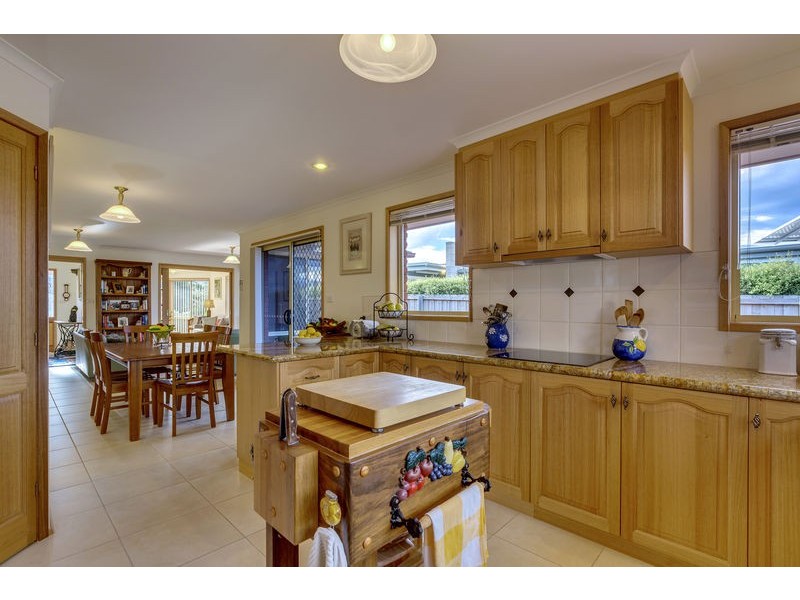 7 Queens Parade, Kingston TAS 7050