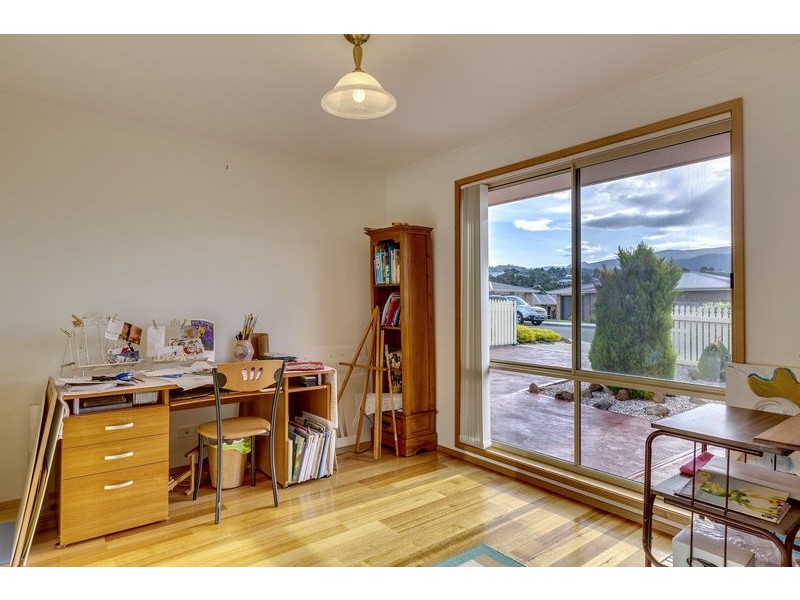 7 Queens Parade, Kingston TAS 7050