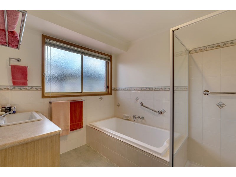 7 Queens Parade, Kingston TAS 7050