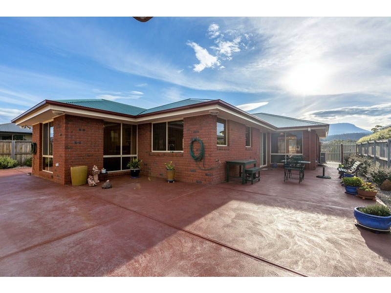 7 Queens Parade, Kingston TAS 7050