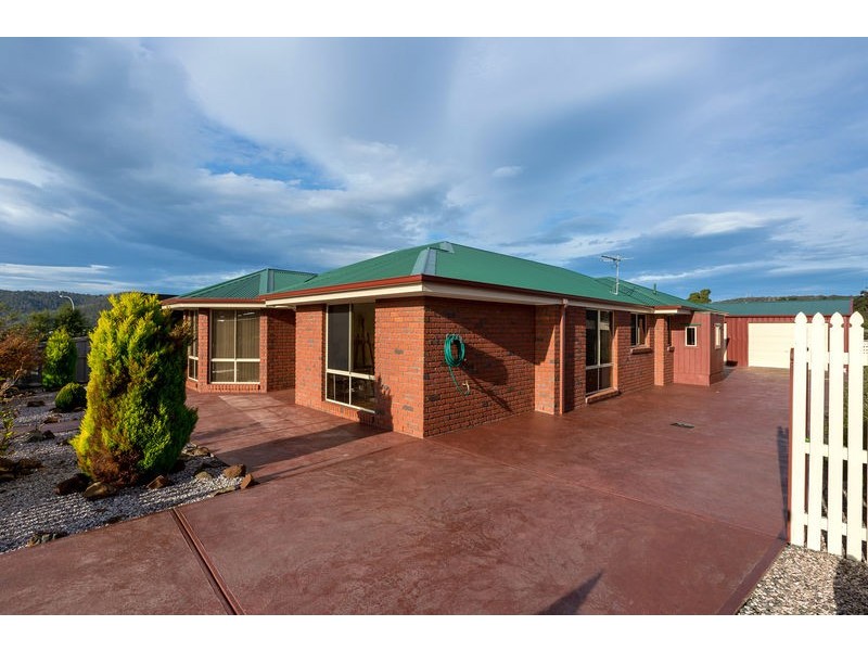 7 Queens Parade, Kingston TAS 7050
