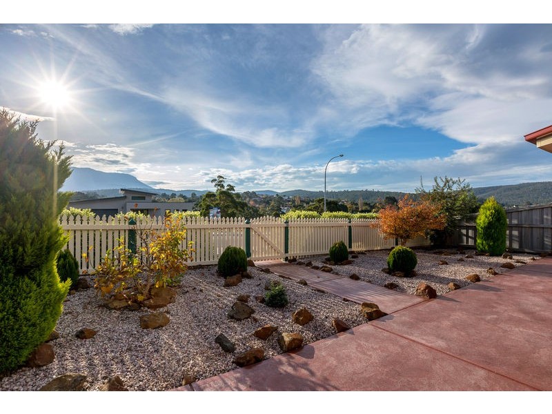 7 Queens Parade, Kingston TAS 7050
