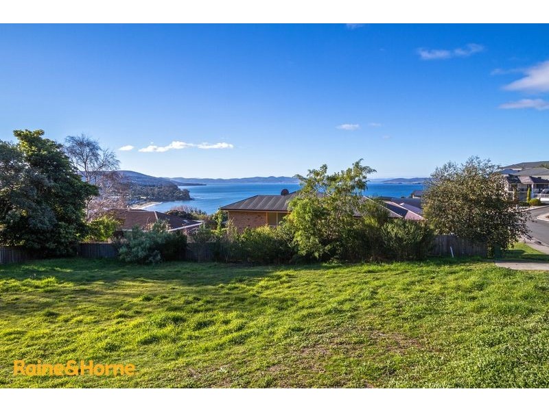156 Wells Parade, Blackmans Bay TAS 7052