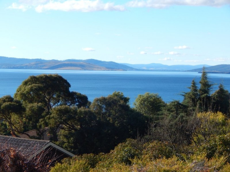 8 Reef Parade, Blackmans Bay TAS 7052