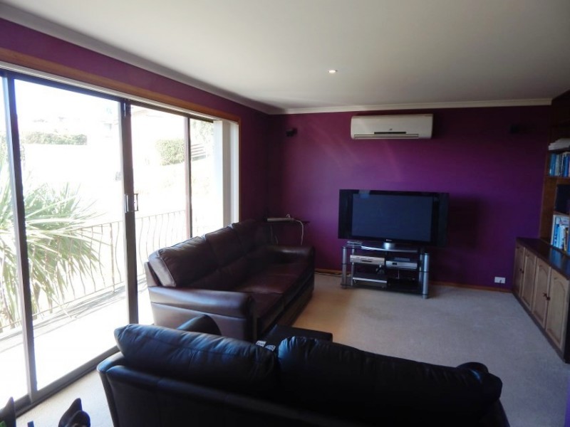 8 Reef Parade, Blackmans Bay TAS 7052