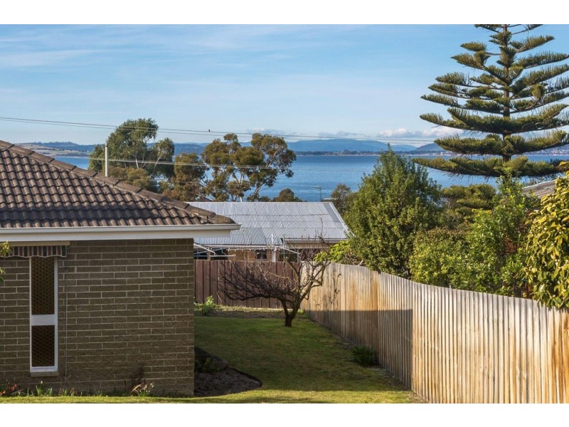32 Crystal Downs Drive, Blackmans Bay TAS 7052