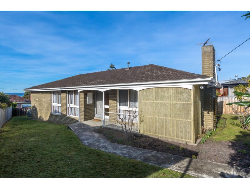 32 Crystal Downs Drive, Blackmans Bay TAS 7052