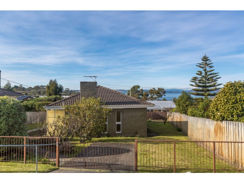 32 Crystal Downs Drive, Blackmans Bay TAS 7052