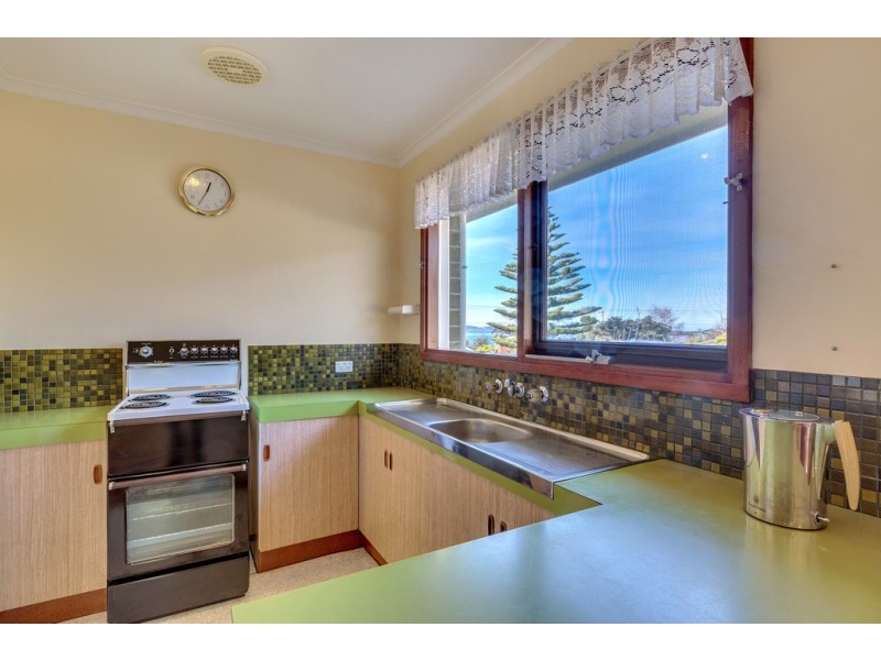 32 Crystal Downs Drive, Blackmans Bay TAS 7052