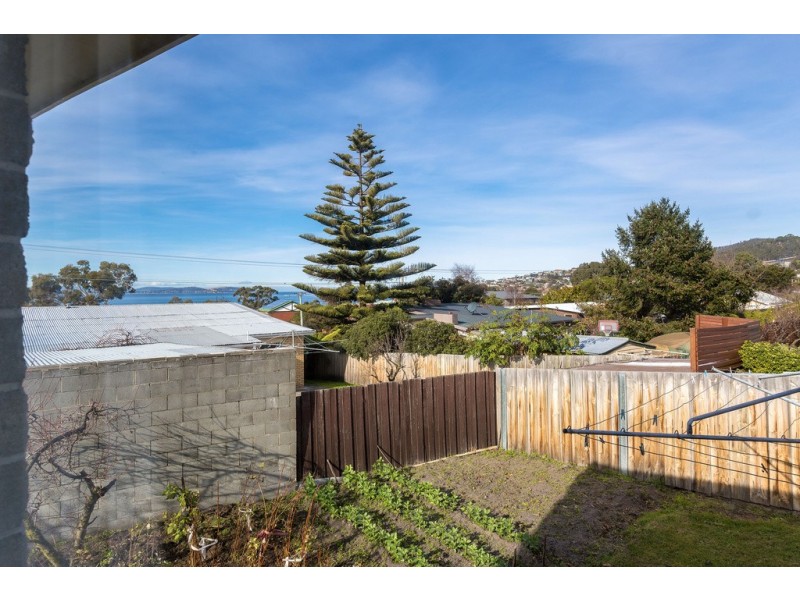 32 Crystal Downs Drive, Blackmans Bay TAS 7052