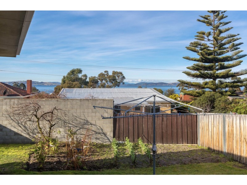 32 Crystal Downs Drive, Blackmans Bay TAS 7052