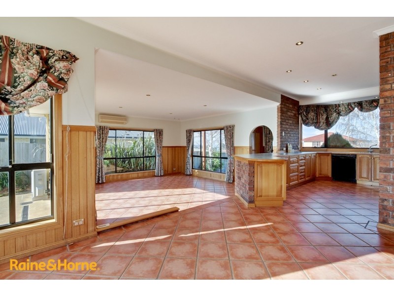 21 Welcome Avenue, Kingston TAS 7050