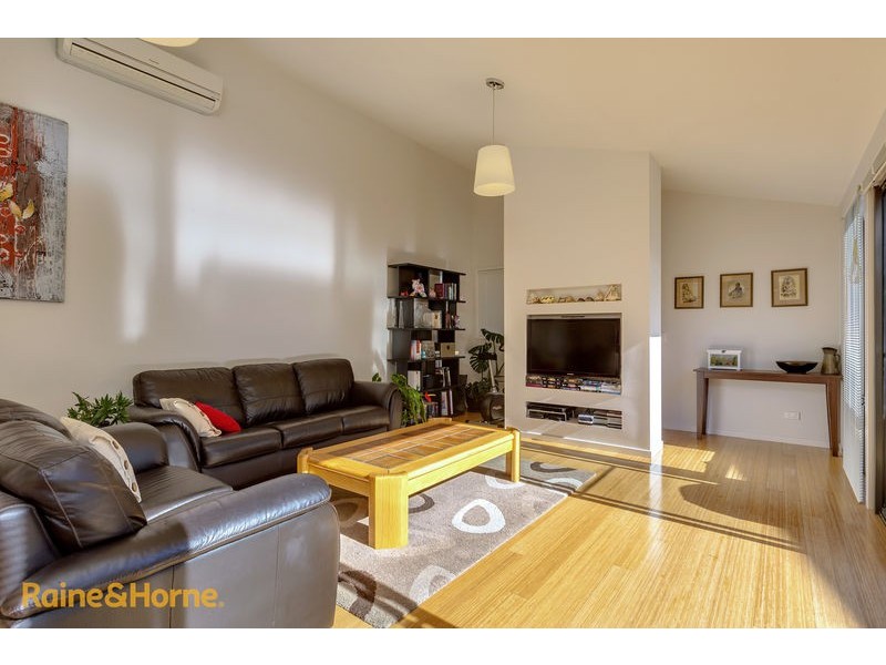 Unit  2/3 Brook Way, Kingston TAS 7050