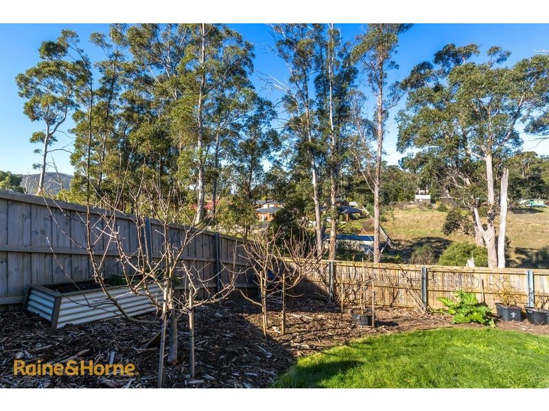 Unit  2/3 Brook Way, Kingston TAS 7050
